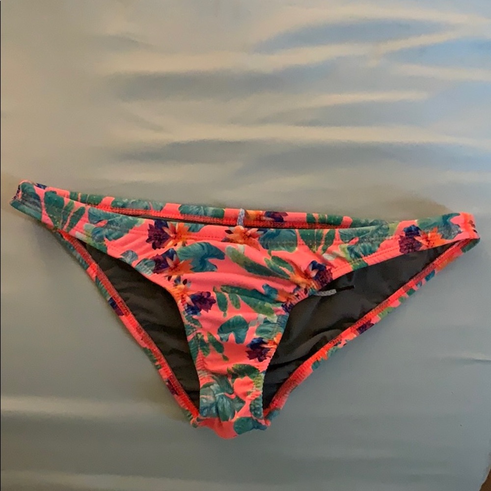 Jolyn Europe bottom